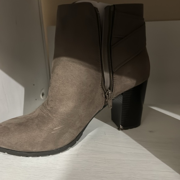 Heeled booties !! - Picture 2 of 5